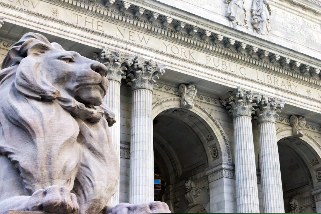 new,york,city,public,library,entrance,in,manhattan